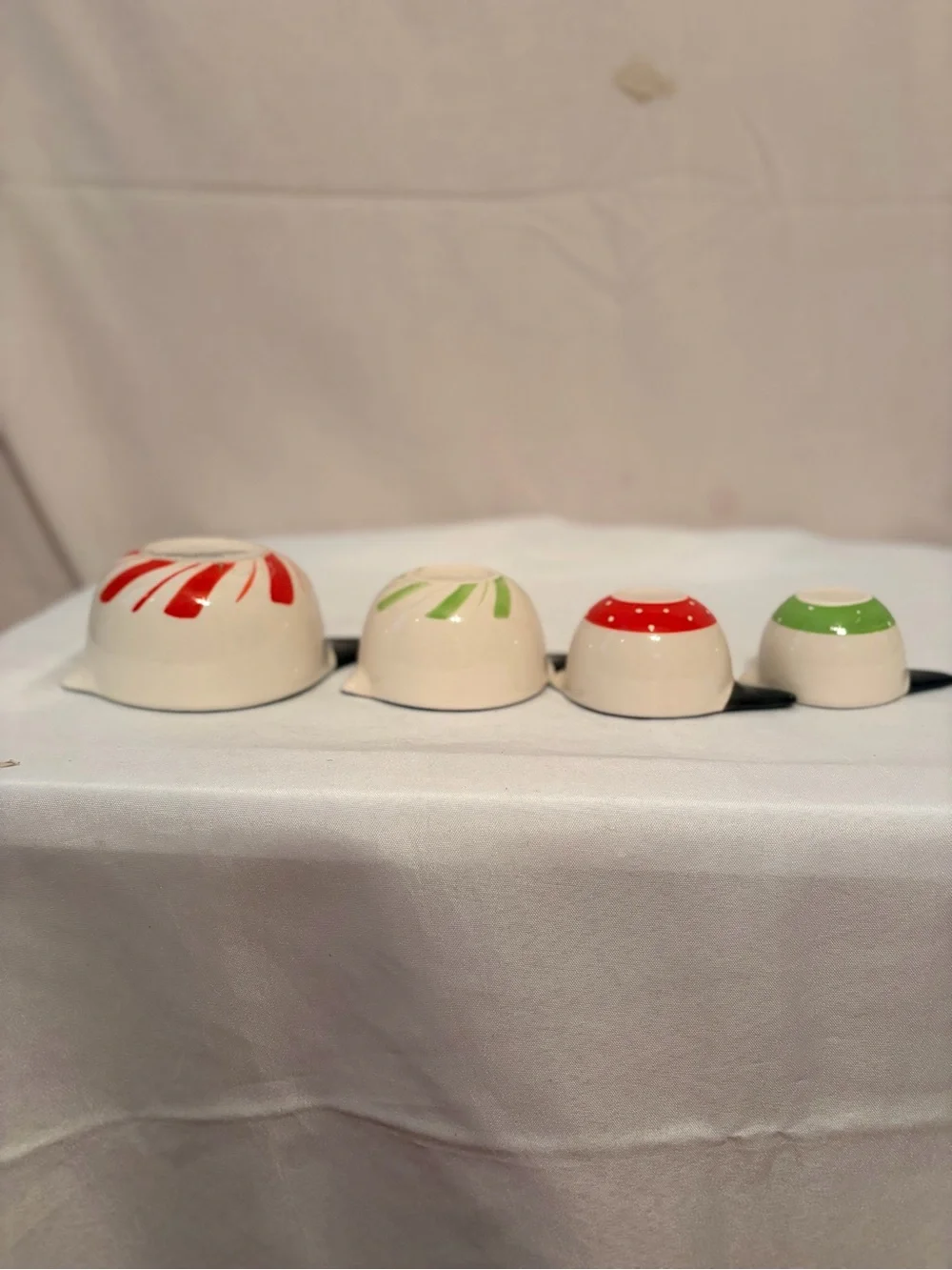 Set of 4 Snowman Measuring Cups - Festive Red & Green Interiors